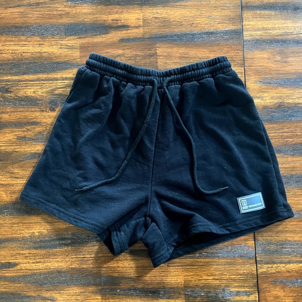 Women’s XS size 2 black lounge shorts. Great condition!